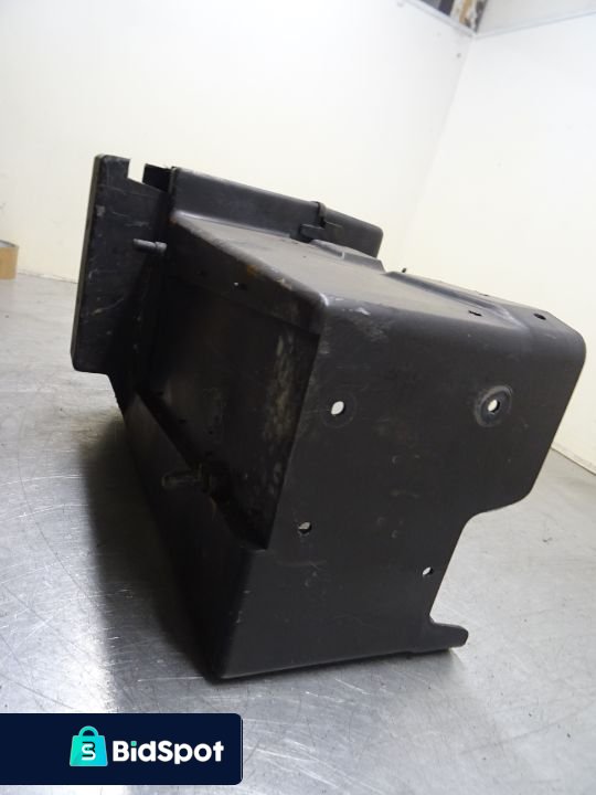 PEUGEOT PARTNER I 96-01 1.4 OBUDOWA PODSTAWA AKUMULATORA