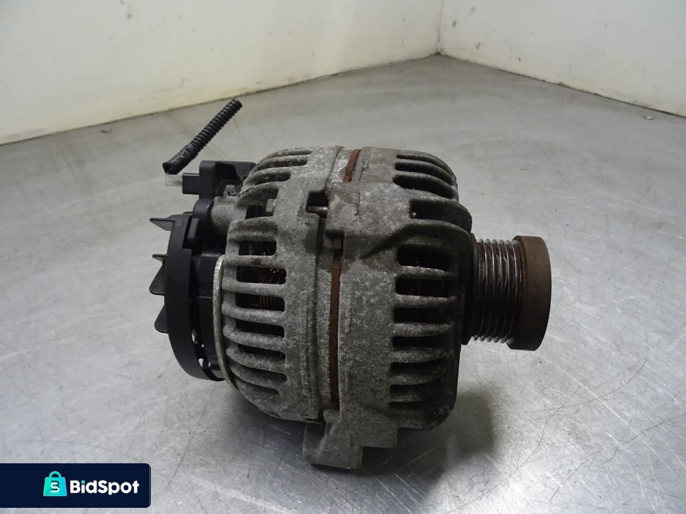 VOLVO S60 LIFT 2.4B ALTERNATOR 30667787