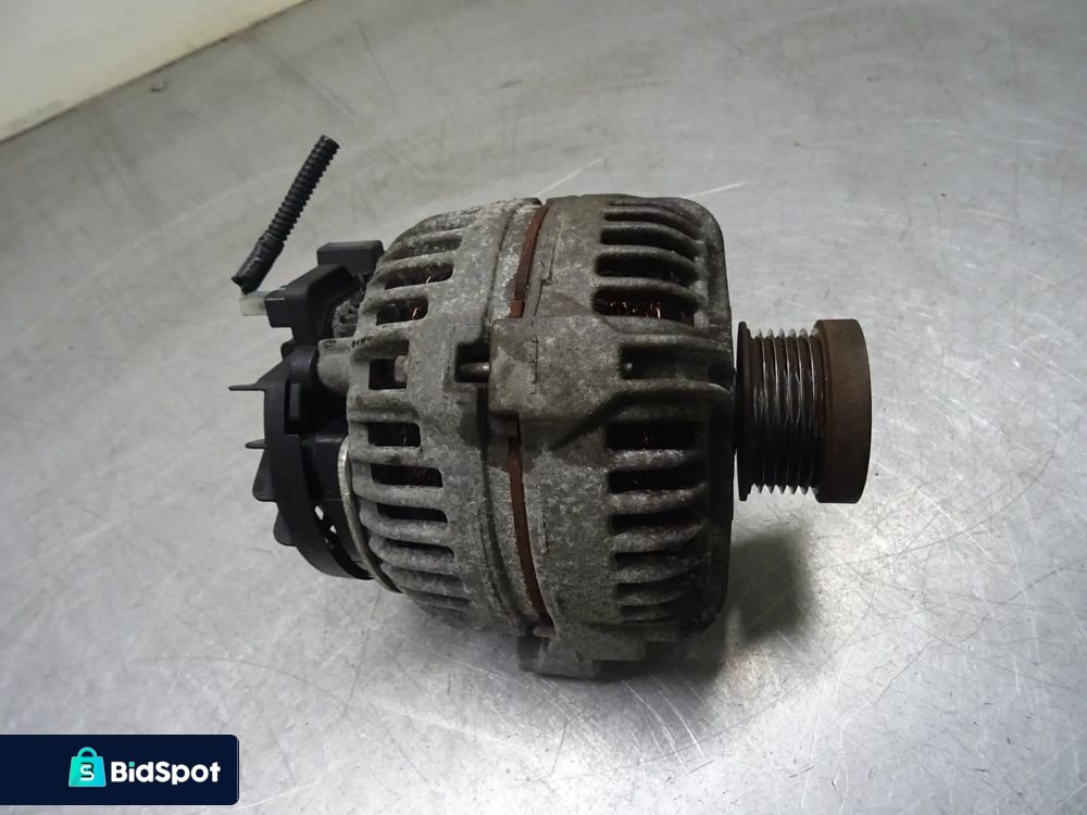 VOLVO S60 LIFT 2.4B ALTERNATOR 30667787