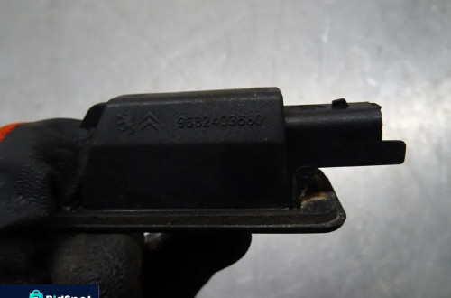 CITROEN C5 III LIFT 1.6D LAMPKA OŚWIETLENIE TABLICY REJESTRACYJNEJ 9682403680