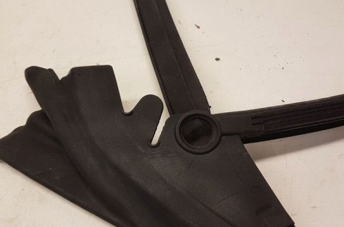 USZCZELKA DRZWI LEWY PRZÓD AUDI A7 4G8837479L