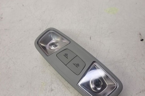 LAMPKA OŚWIETLENIE KABINY AUDI A1 A3 Q3 8U0947111A