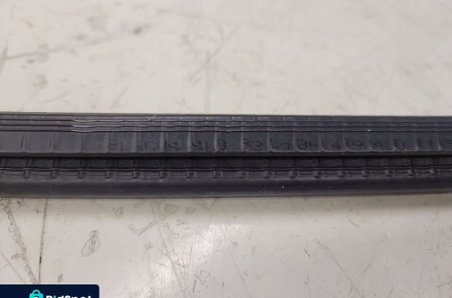 USZCZELKA ZGARNIAJĄCA DRZWI L P AUDI Q7 4L0837479