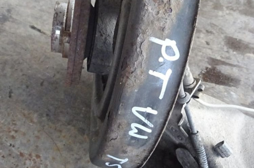VW TRANSPORTER T5 1.9 TDI WAHACZ TYLNY LEWY PRAWY ZWROTNICA NOGA