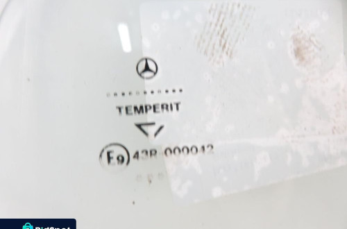 SZYBA PRAWA PRZEDNIA MERCEDES T1