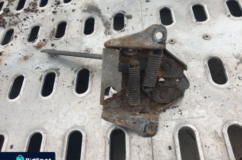 kia carnival i zamek maski