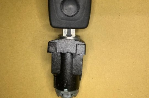WKŁAD ZAMKA DRZWI Z KLUCZYKIEM LEWY LUB PRAWY VOLKSWAGEN PASSAT B5 GOLF IV LUPO BORA NOWY