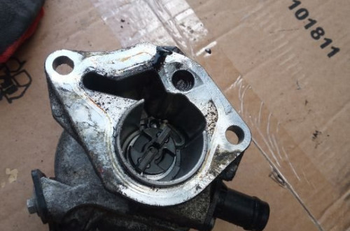 renault laguna iii 3 1.5dci vacum pompa 7006730302