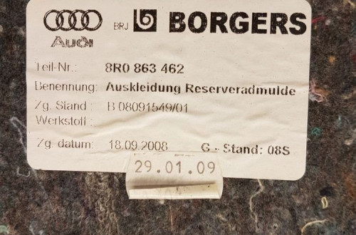 TAPICERKA WNĘKI BAGAŻNIKA AUDI Q5 8R0863462