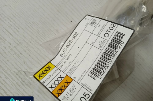 ZAWIAS MASKI SKODA FABIA III LEWY LUB PRAWY 6V0823301 6V0823302