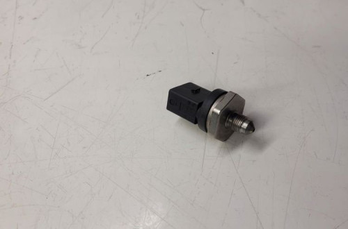 CZUJNIK CIŚNIENIA PALIWA AUDI VW SEAT 06H906051F