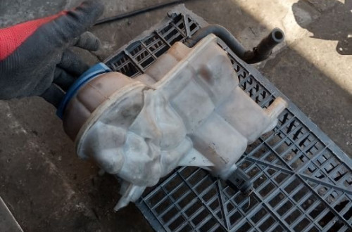 audi a6 c6 2.0tdi zbiorniczek wyrownawczy wody 4f0121403n