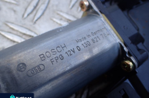 AUDI A4 B6 SILNICZEK SZYBY PRAWY PRZOD 8E1959802B RADOM
