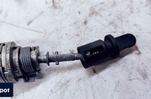 WKŁADKA DRZWI PRAWY PRZÓD AUDI Q5 8R2837168B