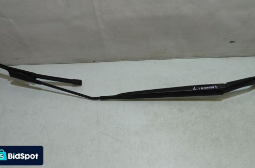 RAMIĘ WYCIERACZKI PRZÓD PRAWE NISSAN QASHQAI 80017607A