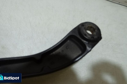 RAMIĘ WYCIERACZKI PRZÓD PRAWE NISSAN QASHQAI 80017607A