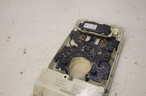 LAMPKA KABINY AUDI A4 B8 A5 Q5 8T0947135B 13U