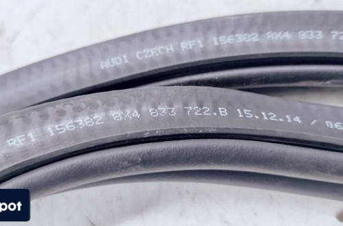 USZCZELKA DRZWI PRAWY TYŁ AUDI A1 5D 8X4833722B