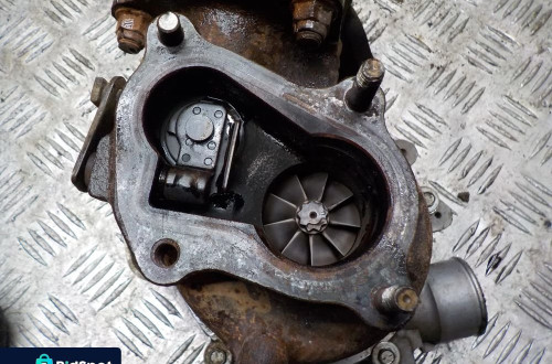 TOYOTA HILUX 2.5 TURBOSPRĘŻARKA 17201-30030