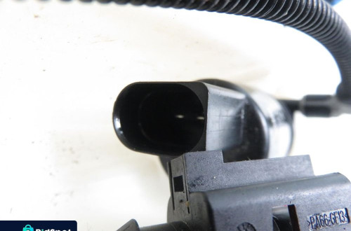 ZBIORNICZEK SPRYSKIWACZY OPEL INSIGNIA A 13250356