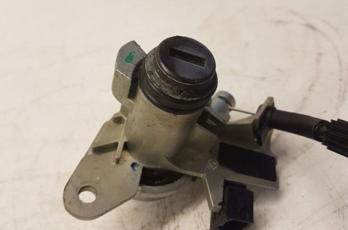 WKŁADKA ZAMEK KLAPY AUDI A3 A4 8E0827573 A C D