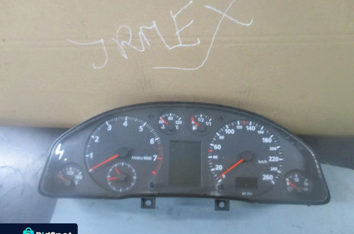 Licznik zegar Audi A4 B5 1.8 8D0919033F