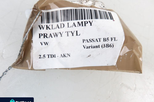 WKŁAD LAMPY PRAWY  PASSAT B5 FL KOMBI 3B9945258B