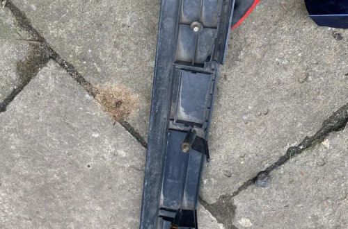 ford transit connect listwa tablicy rejestracyjnej  2T1413N775AG