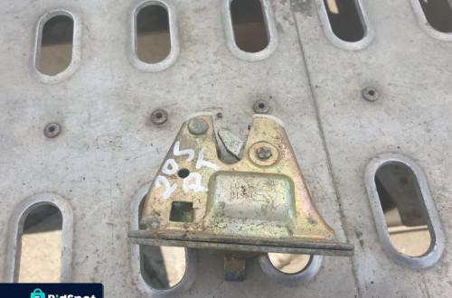 peugeot 205 zamek klapy tyl tylnej bagaznika