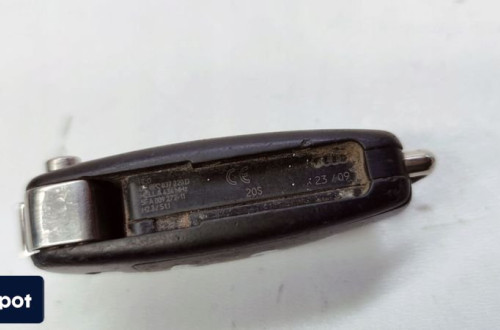 KLUCZYK PILOT SCYZORYK AUDI A3 8P 8P0837220D *42*