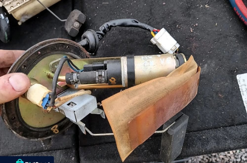 mazda mx-3 1.8b pompka pompa paliwa b3e7