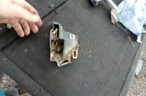 merecdes w123 123 zamek drzwi tyl tylni tylny lewy