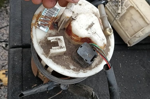 mazda 6 2.0d wskaznik poziomu paliwa