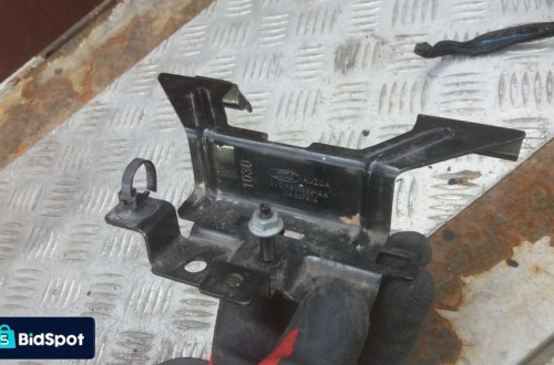 ford fiesta wspornik zamka maski przod 8v51-a16860-aa