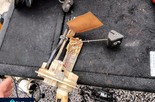 toyota yaris verso 1.5b wskaznik poziomu paliwa 77010-12340