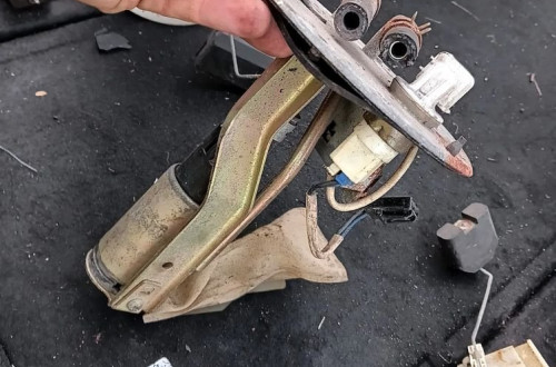 mazda 121 1.3b pompka pompa paliwa b3c7