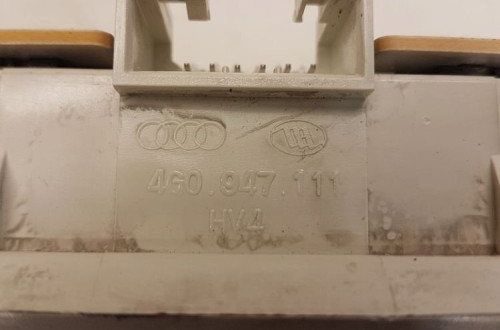 LAMPKA OŚWIETLENIE KABINY AUDI A6 C7 4G0947111