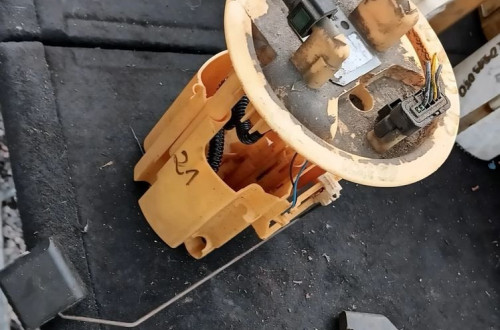 peugeot 307 citroen 1.6hdi 1.4 pompka pompa paliwa plywak 9632759780