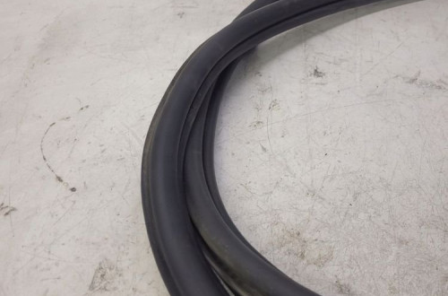 USZCZELKA DRZWI LEWY PRZÓD AUDI A1 3D 8X3831721A