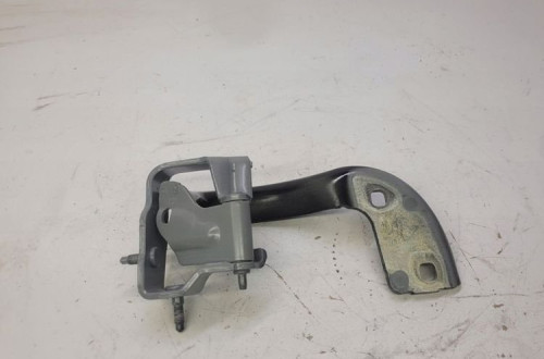 ZAWIAS KLAPY TYŁ PRAWY AUDI A4 B9 AVANT 8W9827300A