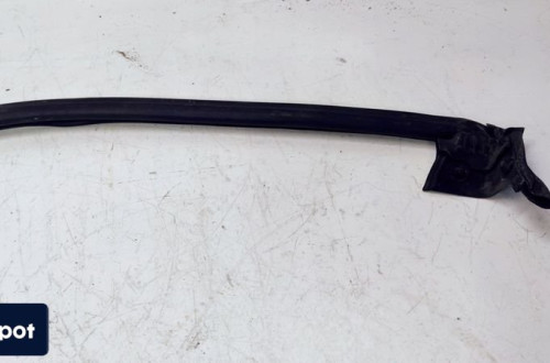 USZCZELKA DRZWI LEWY PRZÓD AUDI A5 8T 8T8837479