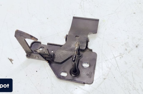 ZAMEK MASKI RYGIEL AUDI Q7 4L0 4L0823480