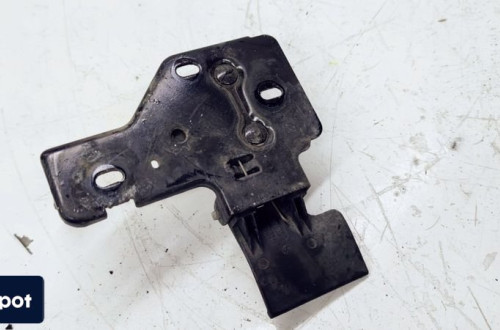 ZAMEK MASKI RYGIEL AUDI Q7 4L0 4L0823480