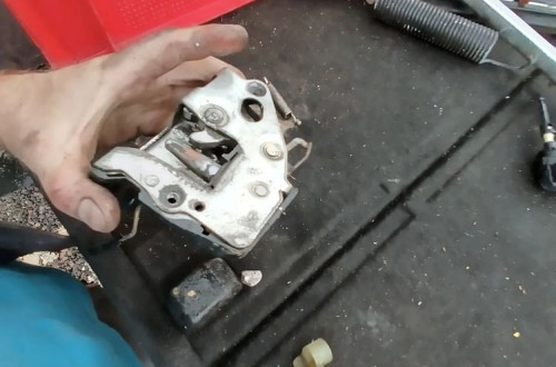 merecdes w123 123 zamek drzwi przod przedni lewy