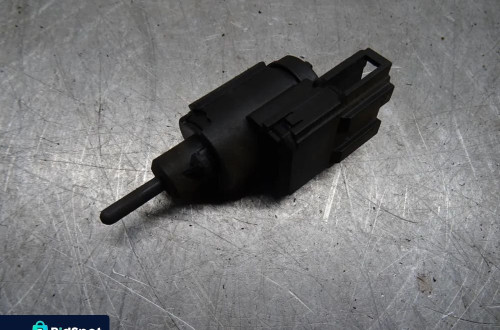 VW POLO III LIFT HB 3D 99-01 1.0 MPI CZUJNIK STOPU 1J0945511B