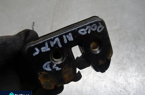 VW POLO III LIFT HB 3D 99-01 1.0 MPI ZAMEK KLAPY BAGAŻNIKA 6X0827505A