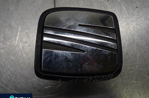 SEAT IBIZA II LIFT 96-02 ZAMEK KLAPY BAGAŻNIKA KLAMKA TYŁ