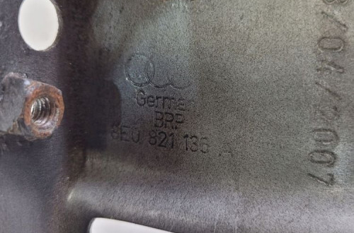 WSPORNIK BŁOTNIKA PRAWY AUDI A4 B7 8E0821136A