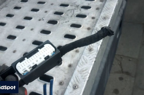 bmw e39 5 gniazdo kosta pompy sterownika abs 8373306