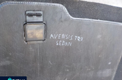TOYOTA AVENSIS T29 SEDAN PODŁOGA WYKŁADZINA BAGAŻNIKA